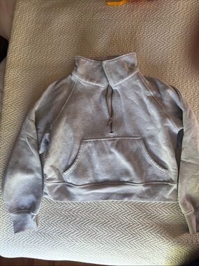 Cropped Light Gray Quarter-Zip Pullover Sweatshirt